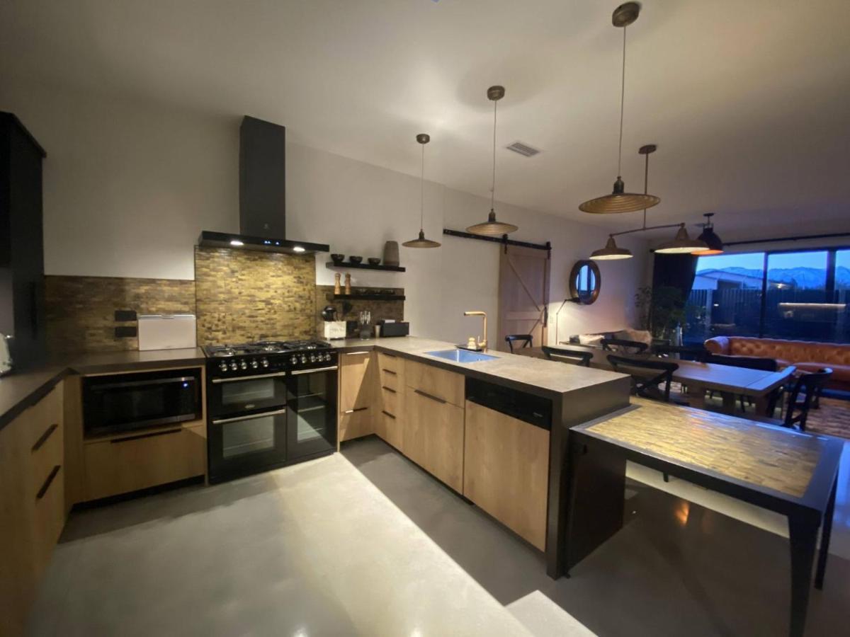 טוויזל Black Stilt Retreat, Stunning Luxury Property מראה חיצוני תמונה